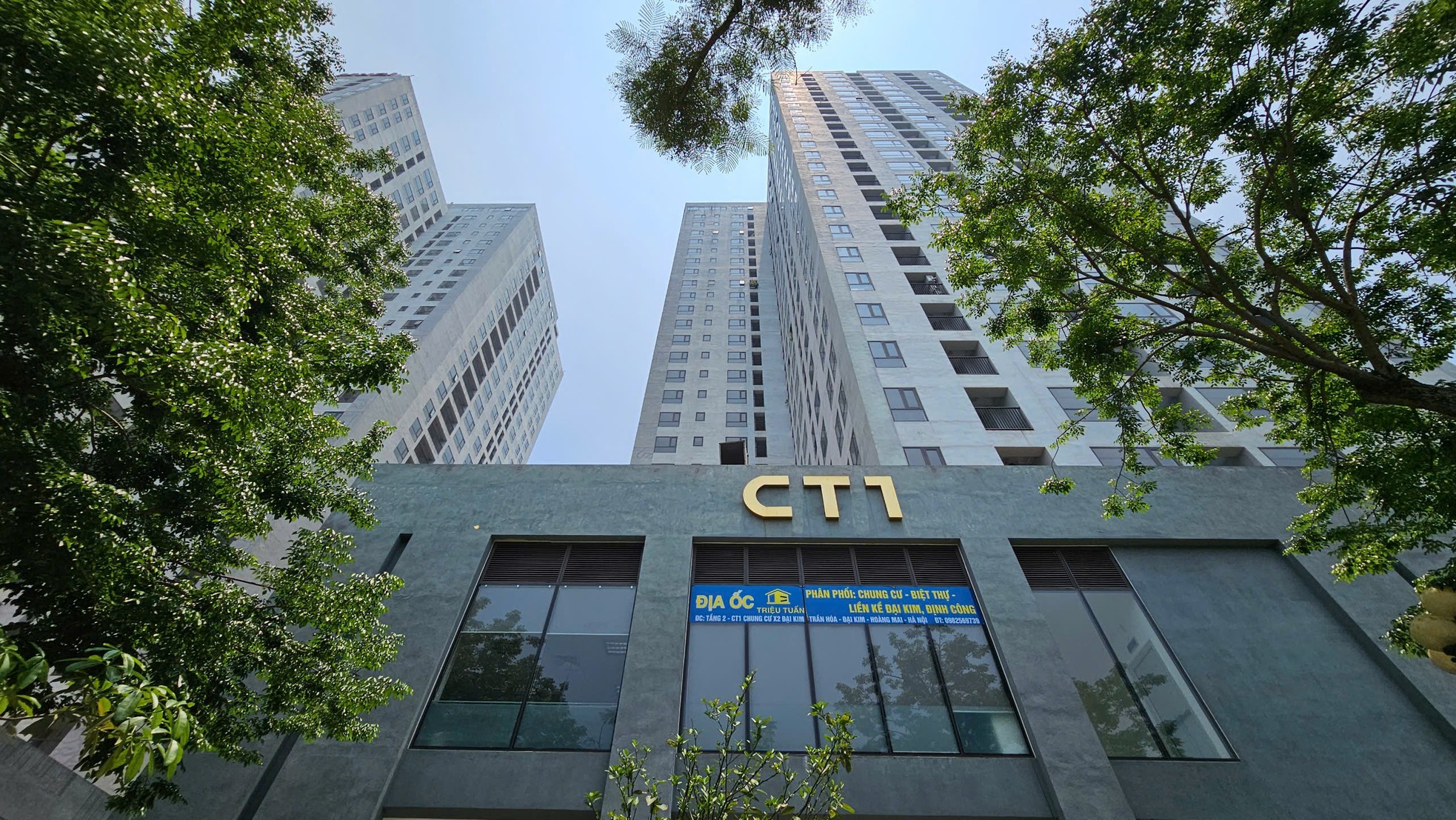 Cận cảnh khu hàng trăm căn hộ được 'đặt hàng' làm nhà tái định cư bỏ hoang giữa lúc dân 'khát' nhà ở - Ảnh 10