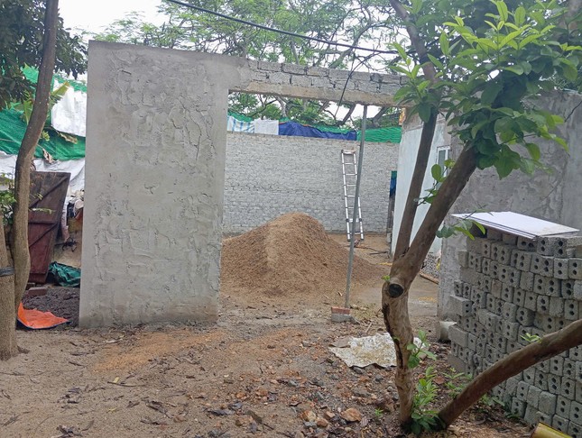 Truy tìm chủ đầu tư xây dựng công trình vi phạm trên phố - Ảnh 1