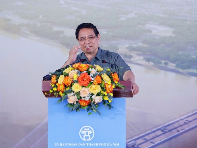 Dự khởi công cầu Tứ Liên, Thủ tướng Phạm Minh Chính đề nghị hoàn thành trong 24 tháng - Ảnh 1