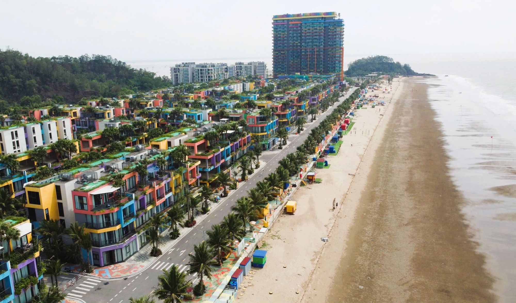 Vụ cảnh khó tin ở bãi biển nổi tiếng Thanh Hóa: Đồng loạt tháo dỡ - Ảnh 2