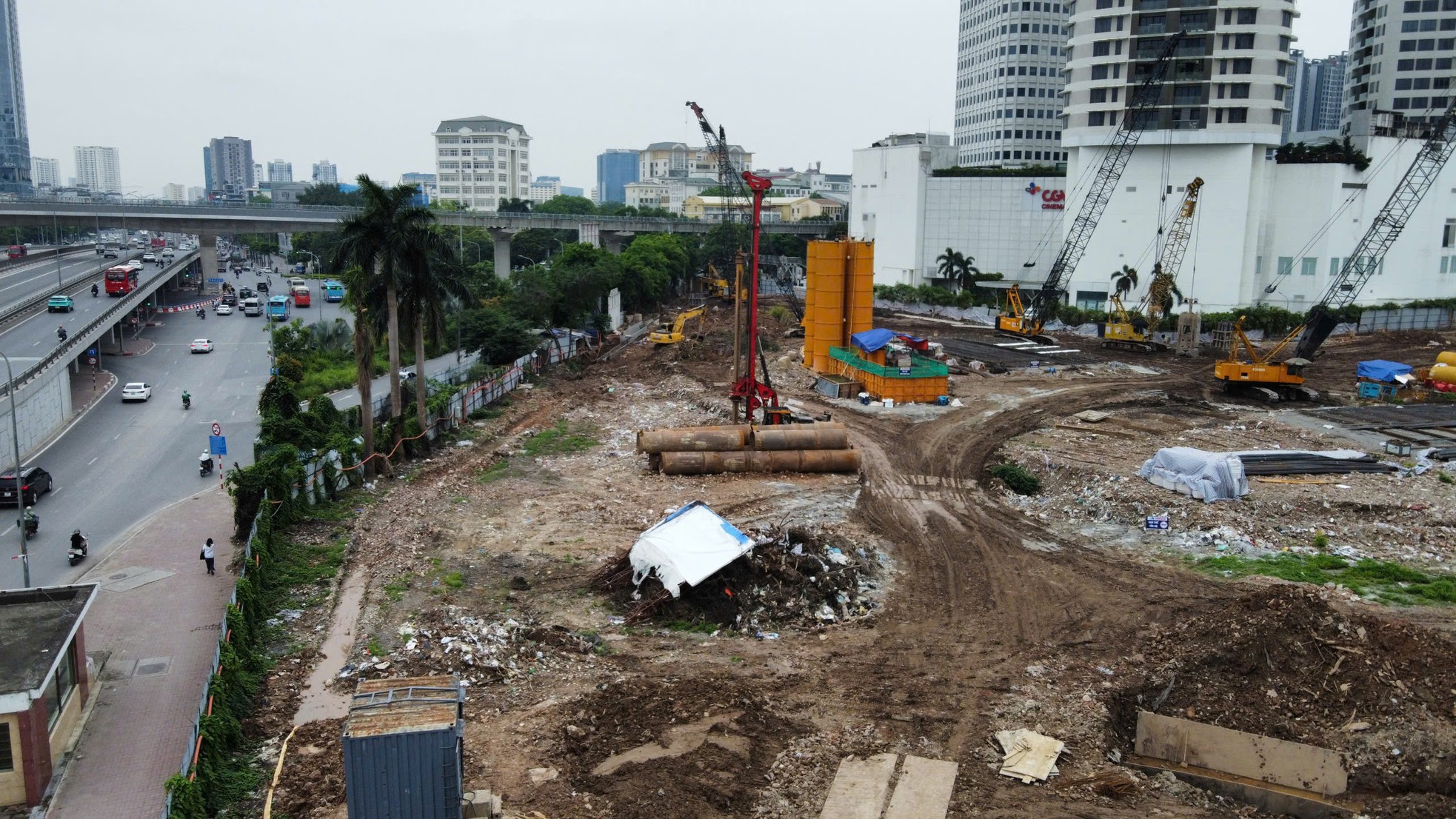 Cận cảnh khu 'đất vàng' 3 mặt tiền ở Hà Nội được đổi chủ sau nhiều năm bỏ hoang - Ảnh 2