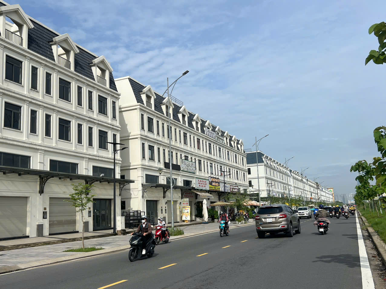 Shophouse triệu đô khu ven Tp.HCM: Chỗ hắt hiu, nơi sôi động, sự thật ít ai ngờ - Ảnh 10