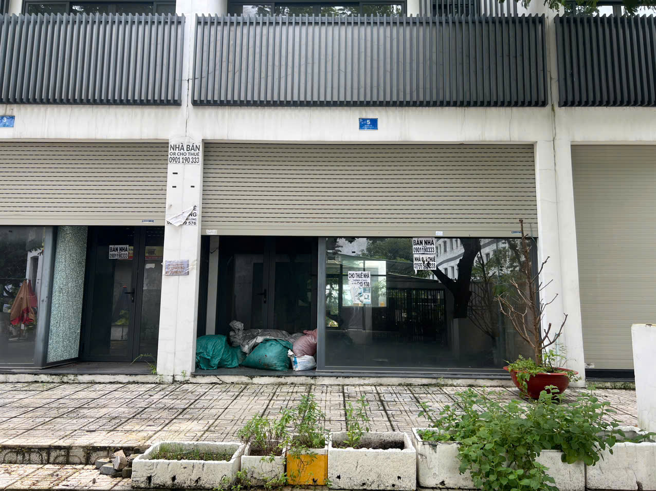 Shophouse triệu đô khu ven Tp.HCM: Chỗ hắt hiu, nơi sôi động, sự thật ít ai ngờ - Ảnh 3