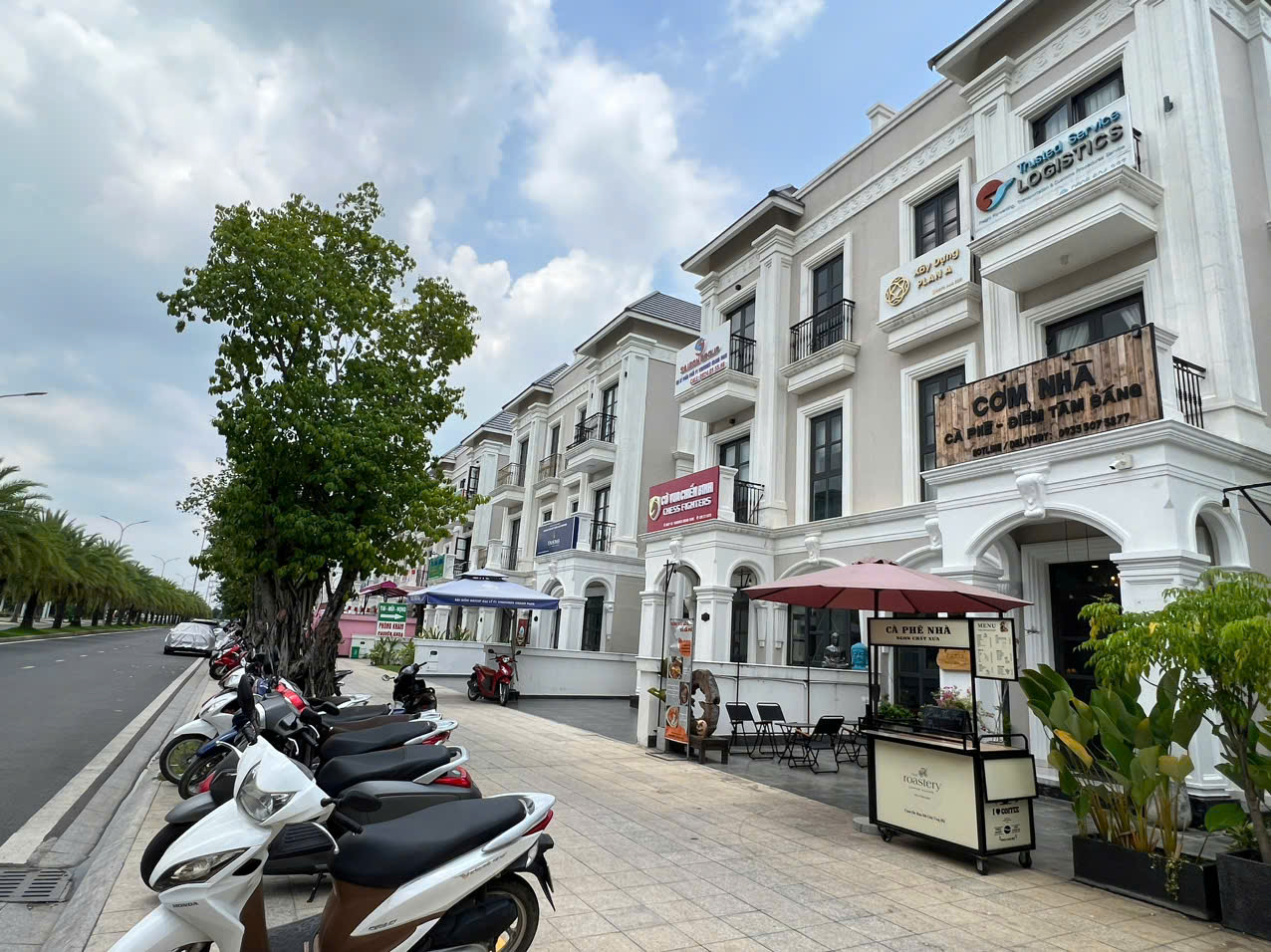 Shophouse triệu đô khu ven Tp.HCM: Chỗ hắt hiu, nơi sôi động, sự thật ít ai ngờ - Ảnh 13