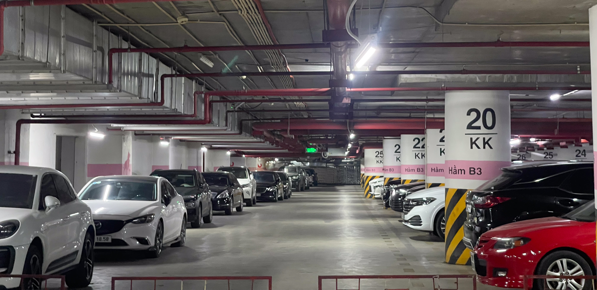Hầm để xe rộng hơn một phường ở Hà Nội, nằm dưới khu đô thị của Vinhomes - Ảnh 2