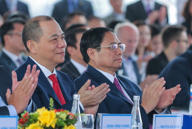 Đằng sau kỳ tích xây dựng nhà máy ô tô Vinfast: Chủ tịch Phạm Nhật Vượng phản hồi sau một phút, chỉ đạo làm kho rộng 12.000 m2 trong 2 tuần - Ảnh 2