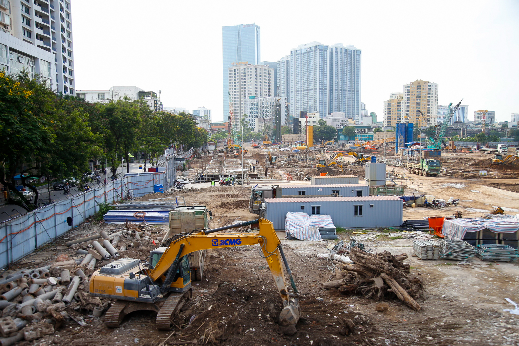 Toàn cảnh công trường dự án 17.000 tỷ của Vinhomes: Nằm cách hồ Gươm chỉ 4 km, ôm trọn hồ rộng 6 ha - Ảnh 6