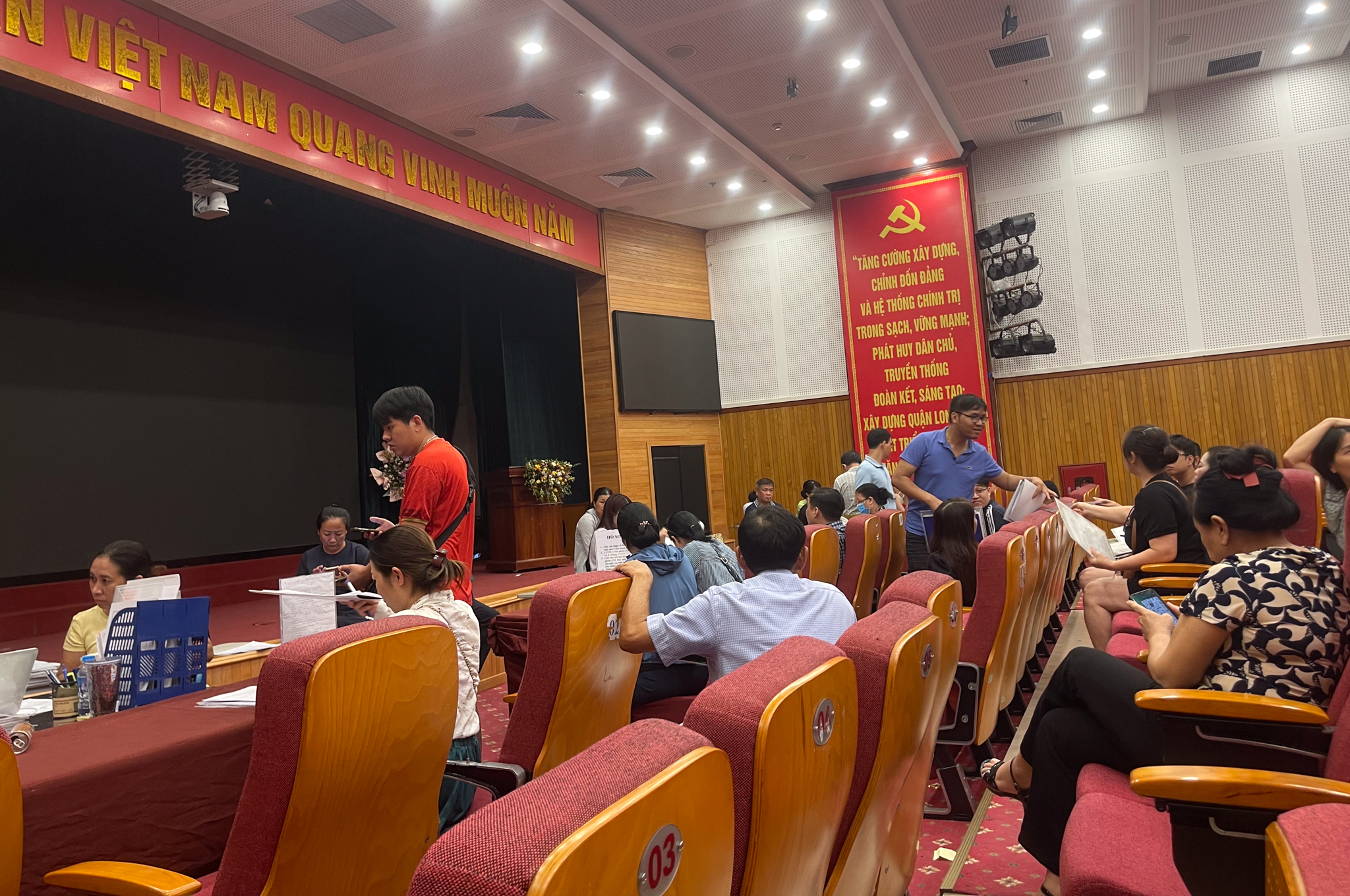 Dự án nhà ở xã hội đắt nhất lịch sử, người quan tâm nhiều đến mức làm quá tải văn phòng đất đai - Ảnh 4