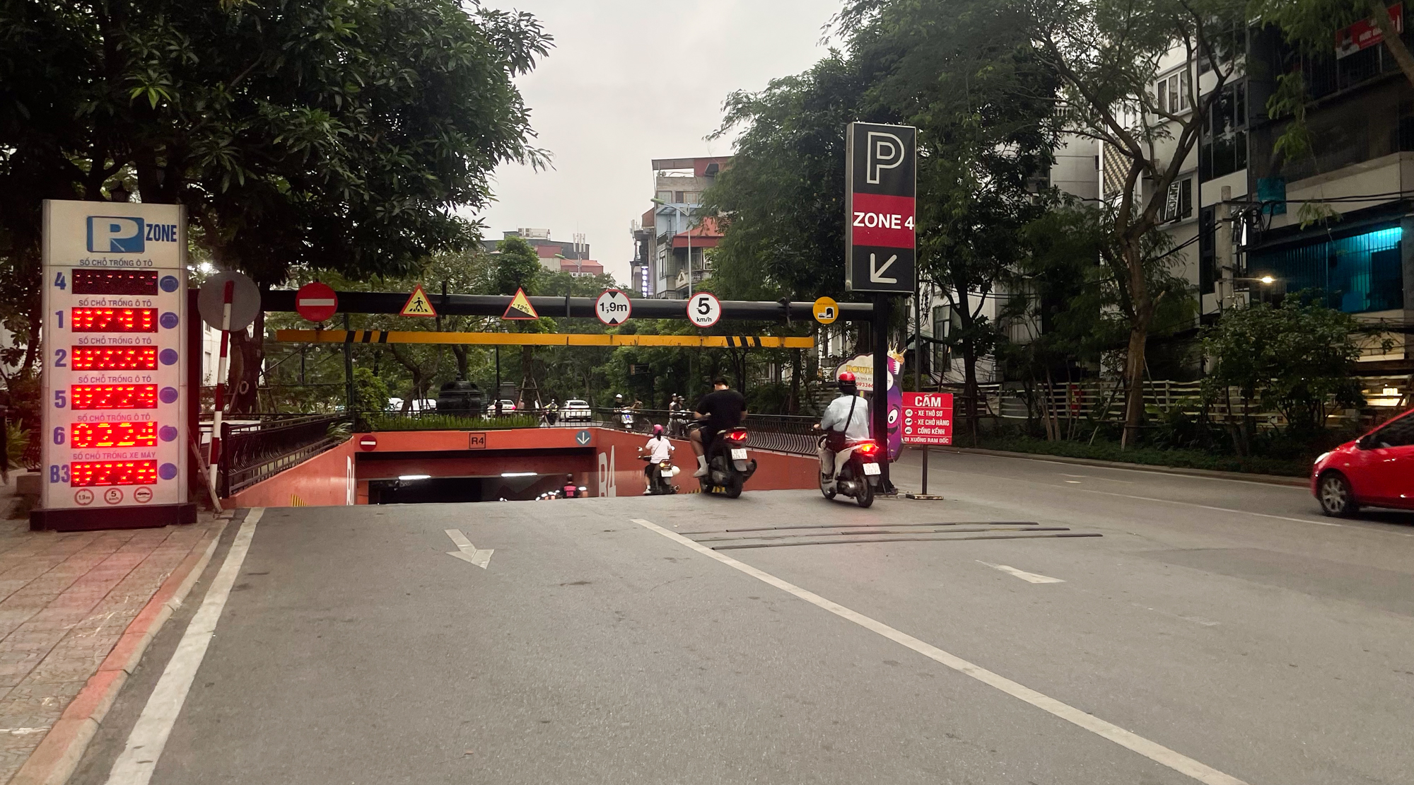Hầm để xe rộng hơn một phường ở Hà Nội, nằm dưới khu đô thị của Vinhomes - Ảnh 4