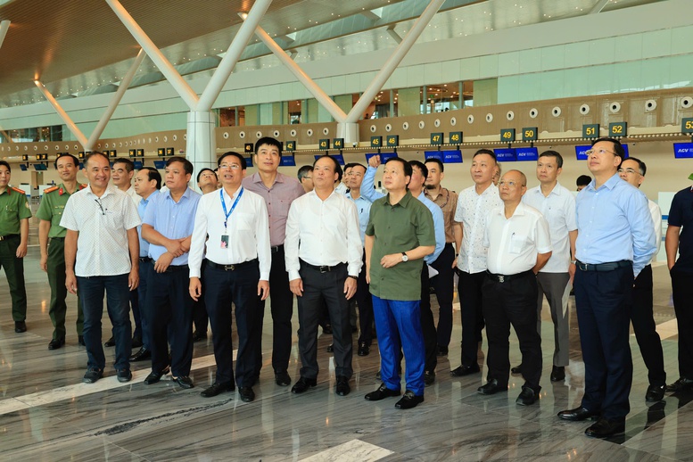 Phó Thủ tướng Trần Hồng Hà thị sát hoạt động của nhà ga T3 - sân bay Tân Sơn Nhất - Ảnh 7