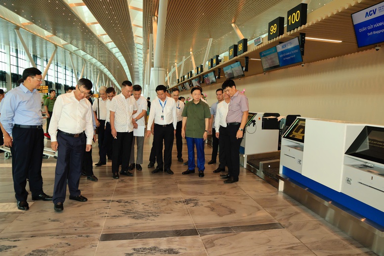 Phó Thủ tướng Trần Hồng Hà thị sát hoạt động của nhà ga T3 - sân bay Tân Sơn Nhất - Ảnh 2