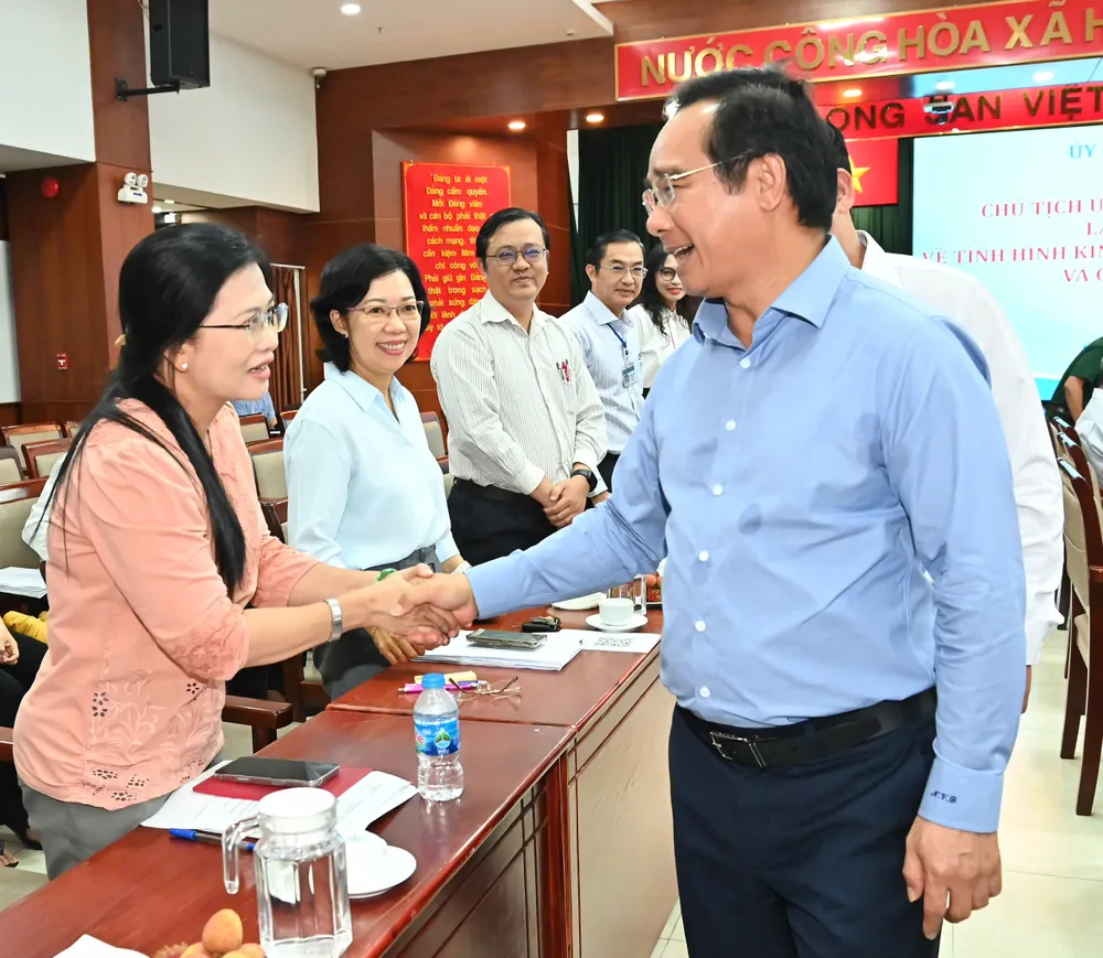 Chủ tịch UBND TPHCM làm việc với quận 6 để tháo gỡ khó khăn vướng mắc các dự án đầu tư - Ảnh 1