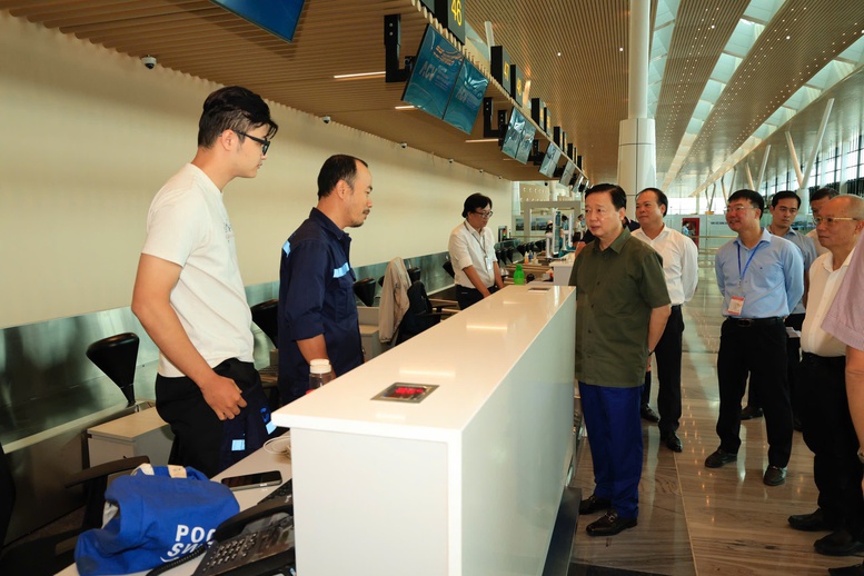 Phó Thủ tướng Trần Hồng Hà thị sát hoạt động của nhà ga T3 - sân bay Tân Sơn Nhất - Ảnh 5