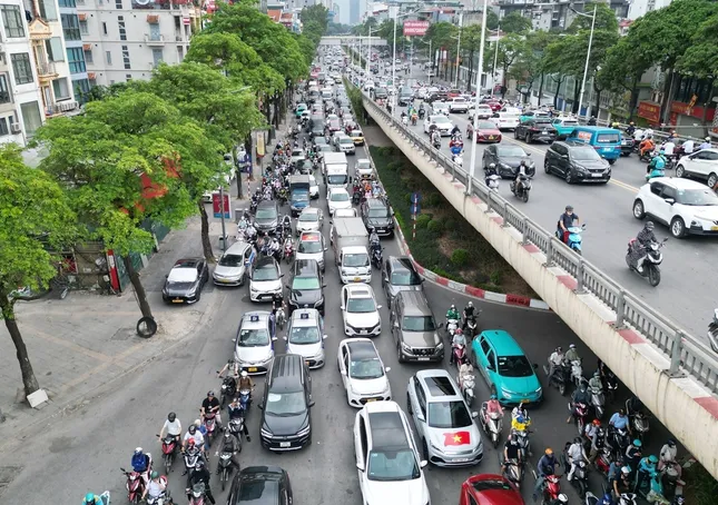 Sở Xây dựng Hà Nội nói về giải pháp xử lý bất cập tại nút giao Trần Duy Hưng - Láng - Ảnh 1