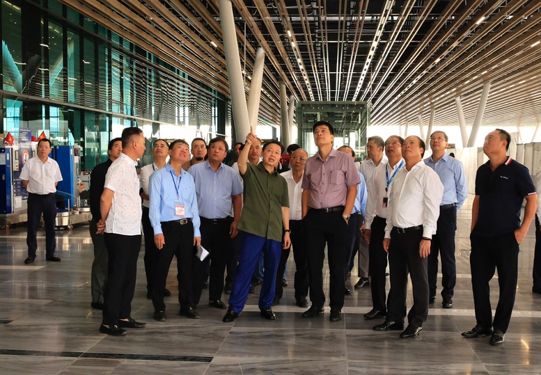 Phó Thủ tướng Trần Hồng Hà thị sát hoạt động của nhà ga T3 - sân bay Tân Sơn Nhất - Ảnh 9