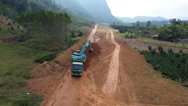Nhiều bộ ngành, địa phương giải ngân đầu tư công kiểu 'rùa bò' - Ảnh 1