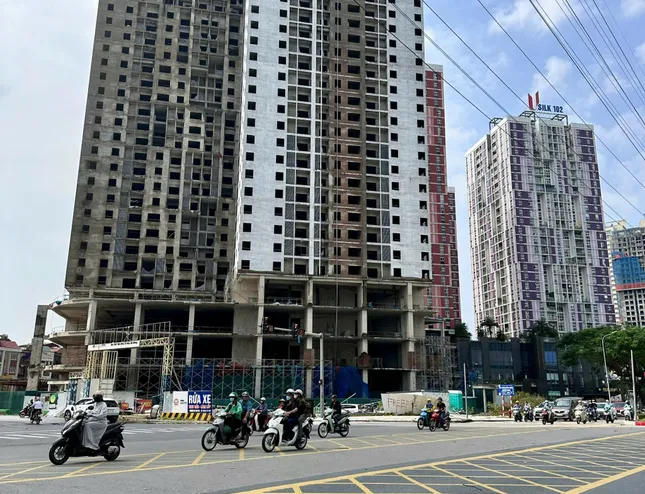 Giá nhà đất 'đua nhau' tăng, người mua lãnh đủ - Ảnh 1
