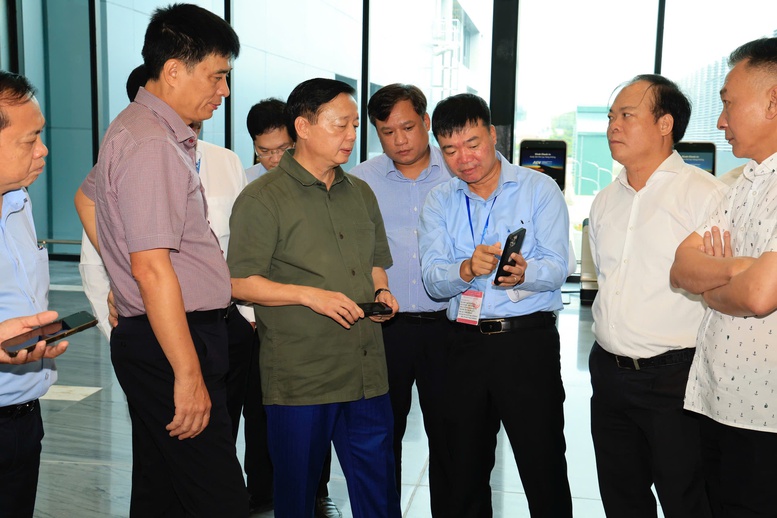 Phó Thủ tướng Trần Hồng Hà thị sát hoạt động của nhà ga T3 - sân bay Tân Sơn Nhất - Ảnh 6