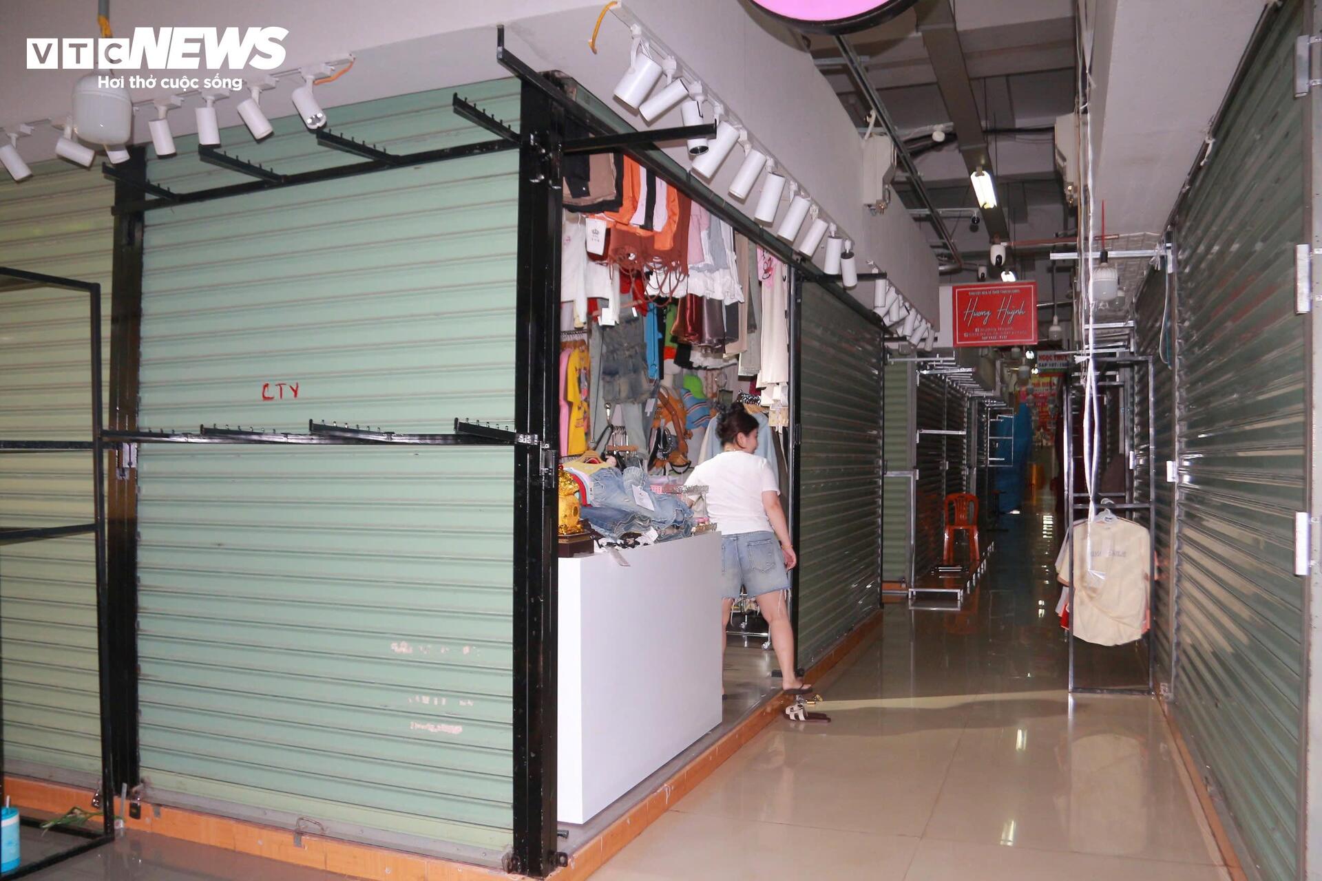Sợ bị kiểm tra, hàng trăm ki-ốt ở chợ Buôn Ma Thuột đồng loạt đóng cửa - Ảnh 9