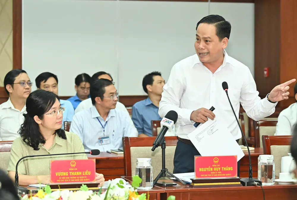 Chủ tịch UBND TPHCM làm việc với quận 6 để tháo gỡ khó khăn vướng mắc các dự án đầu tư - Ảnh 2