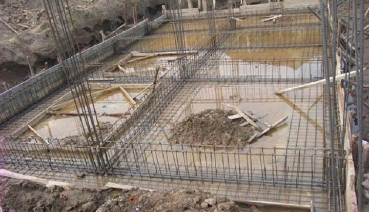 Đổ móng nhà gặp trời mưa tốt hay xấu? - Ảnh 1
