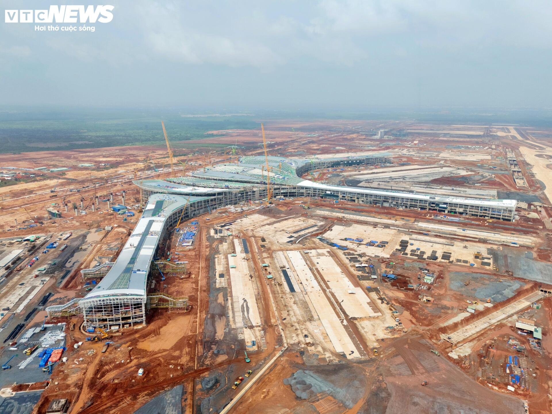 Tấp nập thi công đường băng số 2 tại siêu dự án sân bay Long Thành - Ảnh 12