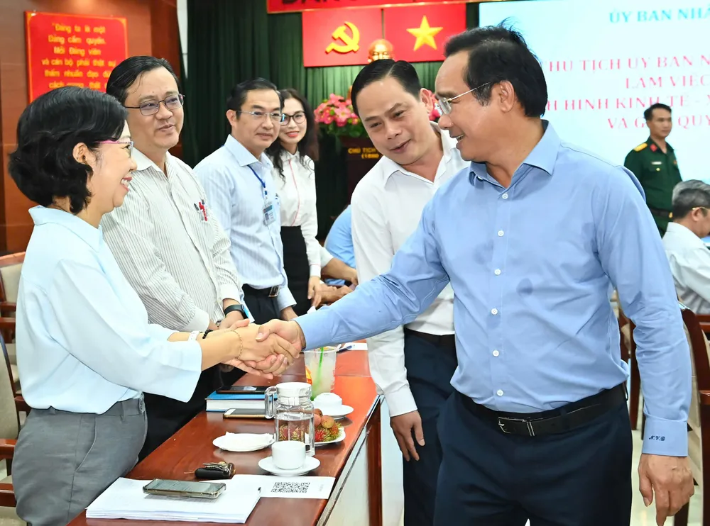 Chủ tịch UBND TPHCM làm việc với quận 6 để tháo gỡ khó khăn vướng mắc các dự án đầu tư - Ảnh 4