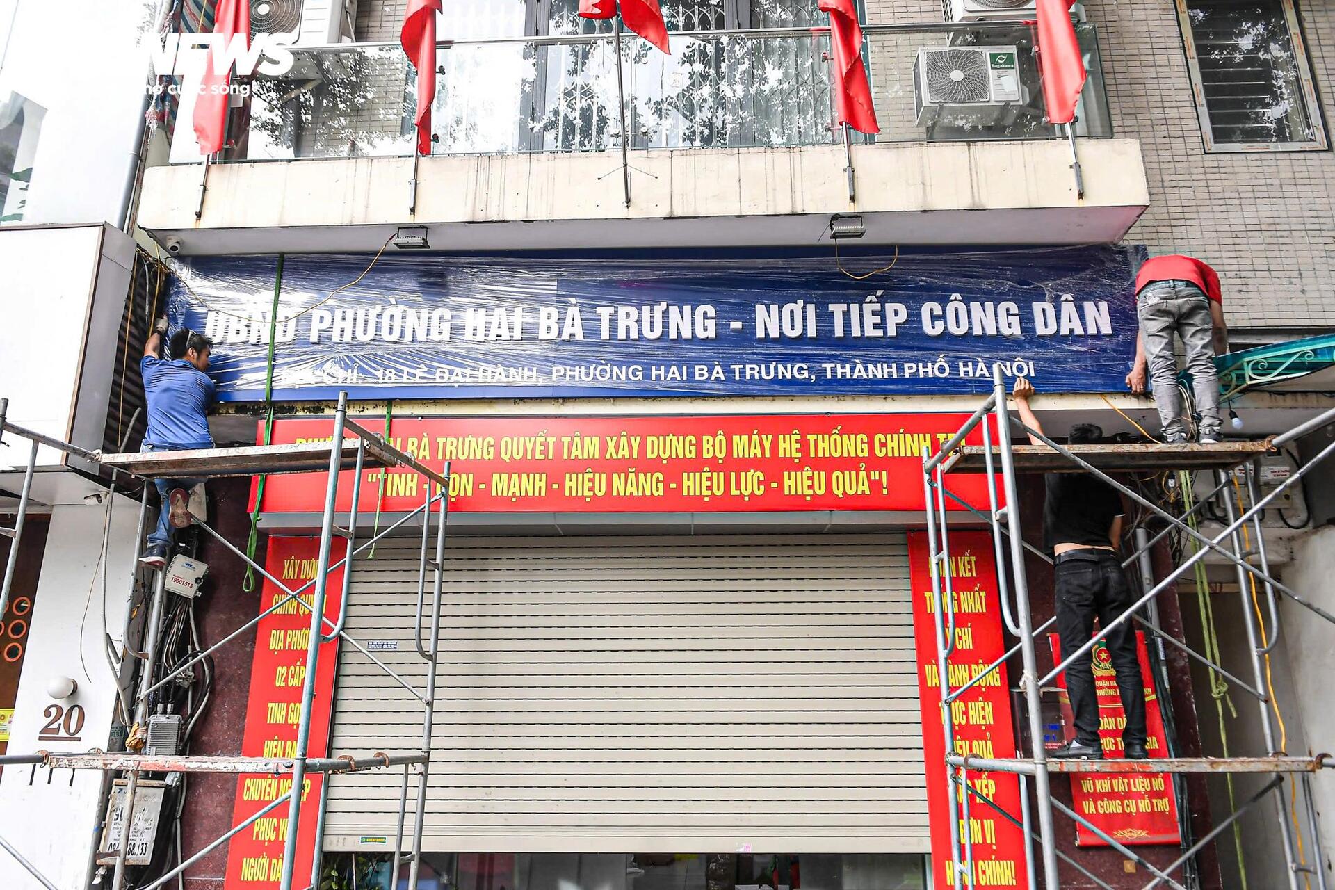Hà Nội thay biển trụ sở phường mới, sẵn sàng vận hành chính quyền 2 cấp từ 1/7 - Ảnh 2