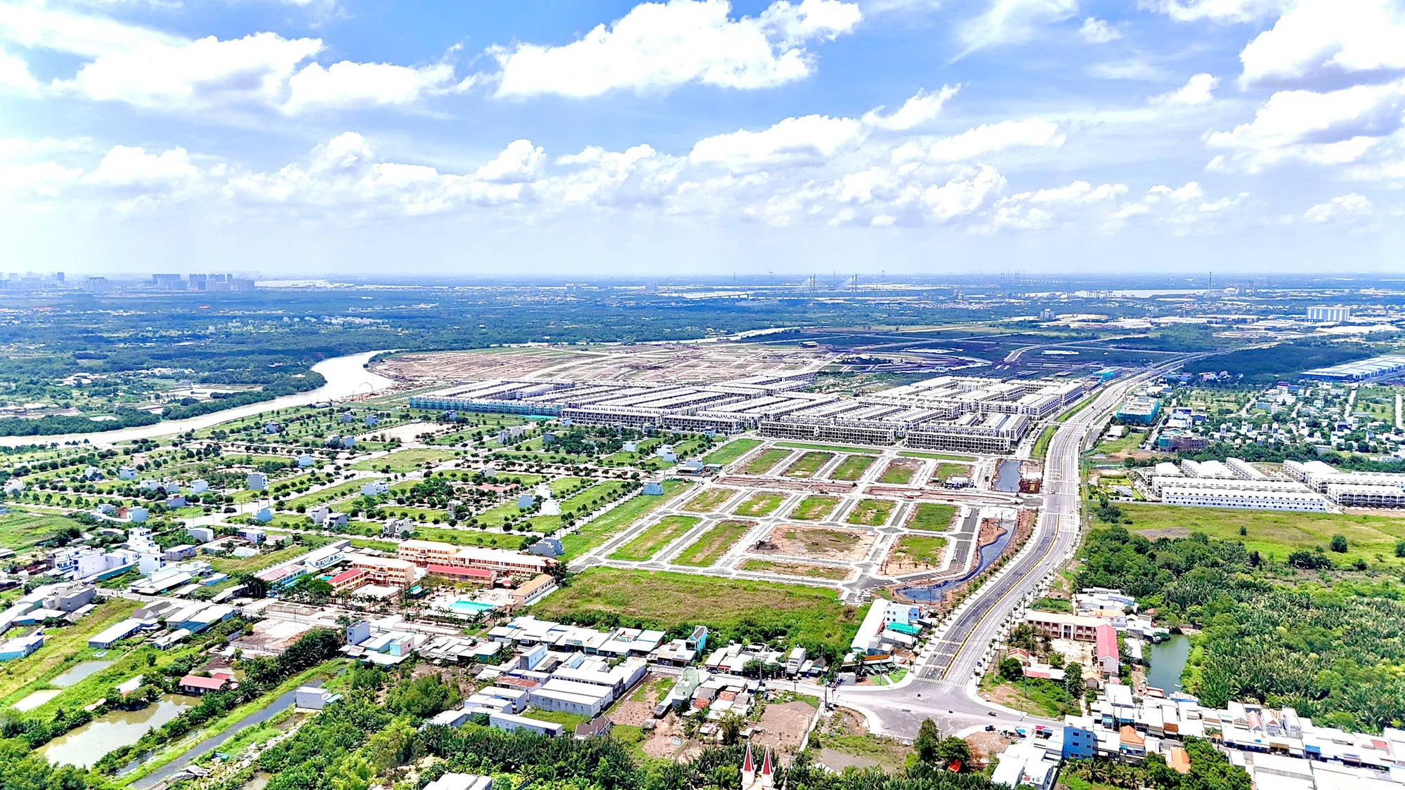 Sức “nóng” đất nền lan rộng từ khu Đông sang khu vực phía Nam TP.HCM, giá bắt đầu tăng - Ảnh 1