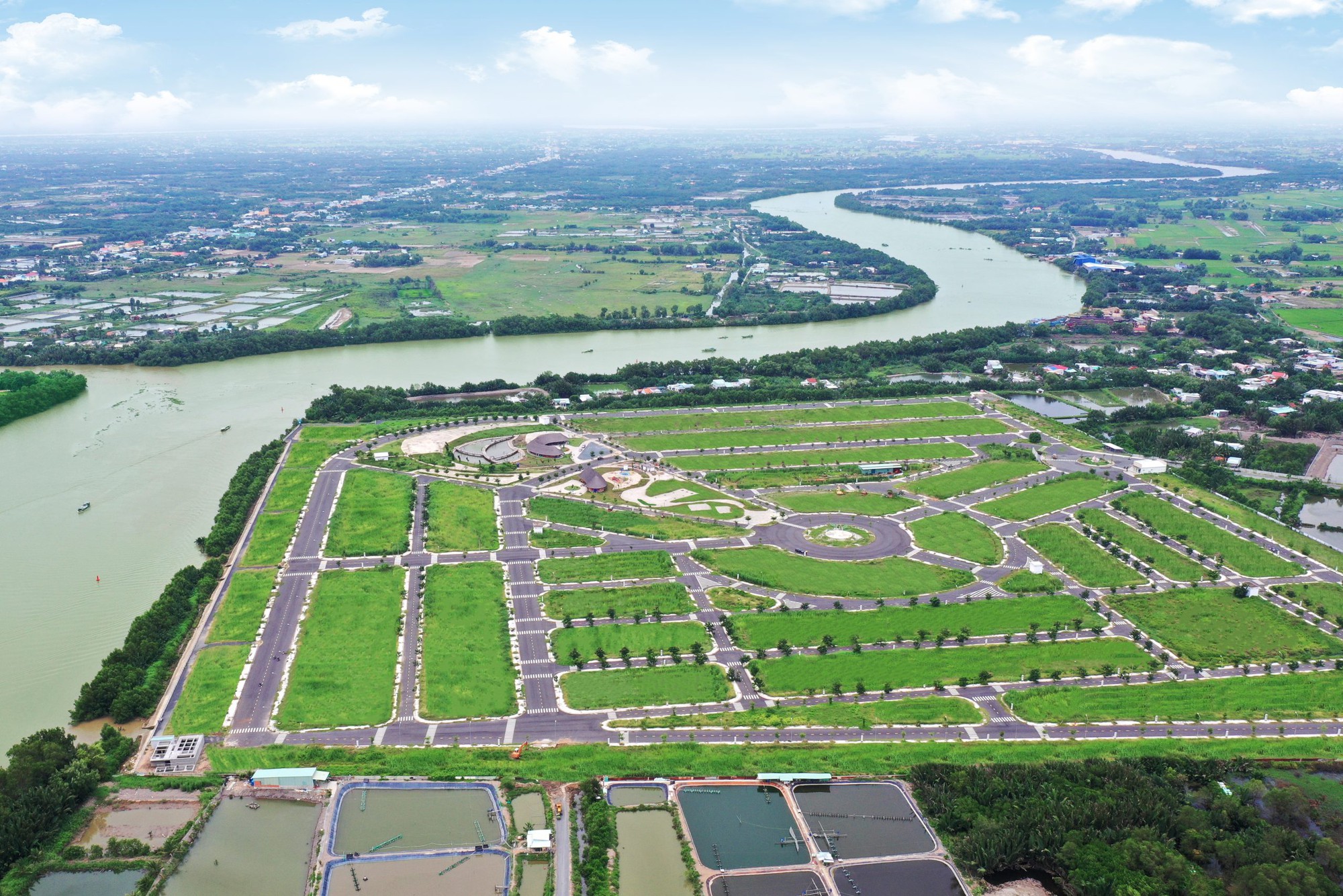 Sức “nóng” đất nền lan rộng từ khu Đông sang khu vực phía Nam TP.HCM, giá bắt đầu tăng - Ảnh 2