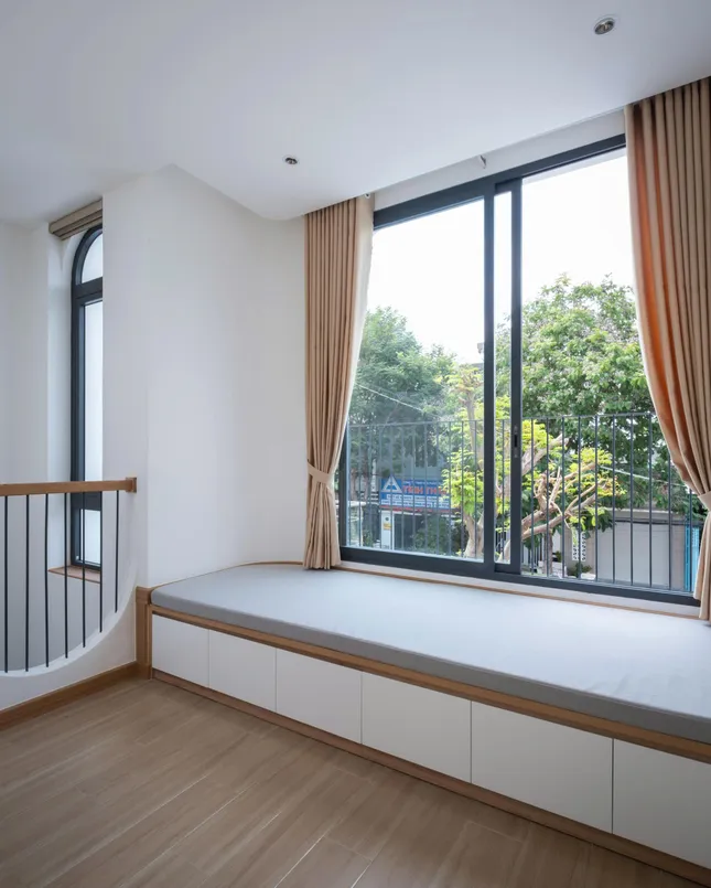 Nhà phố 2 tầng nổi bật lấy cảm hứng từ 'búp măng non' - Ảnh 13