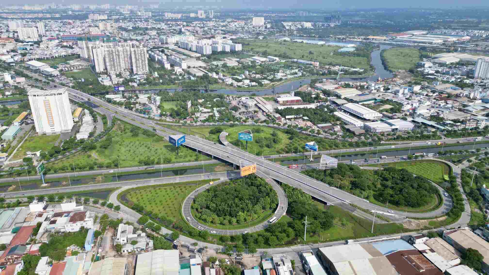 Thiếu hụt nguồn cung nhà phố chất lượng cao tại khu Tây TP.HCM - Ảnh 1