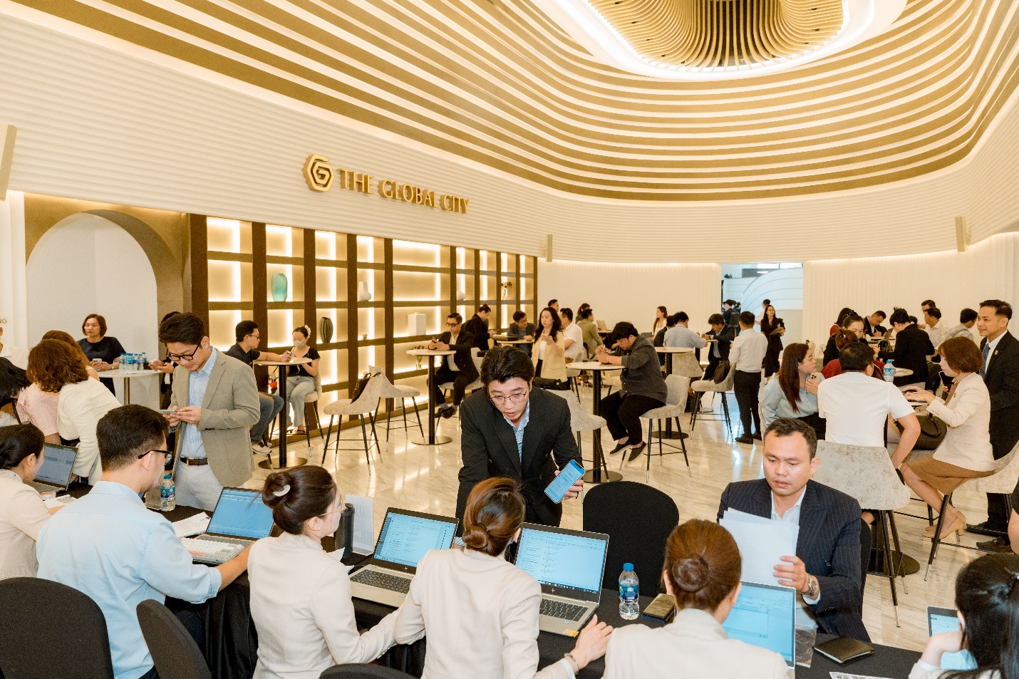 Hàng trăm khách hàng tham dự sự kiện giới thiệu chính thức dự án Lumière Midtown - Ảnh 1
