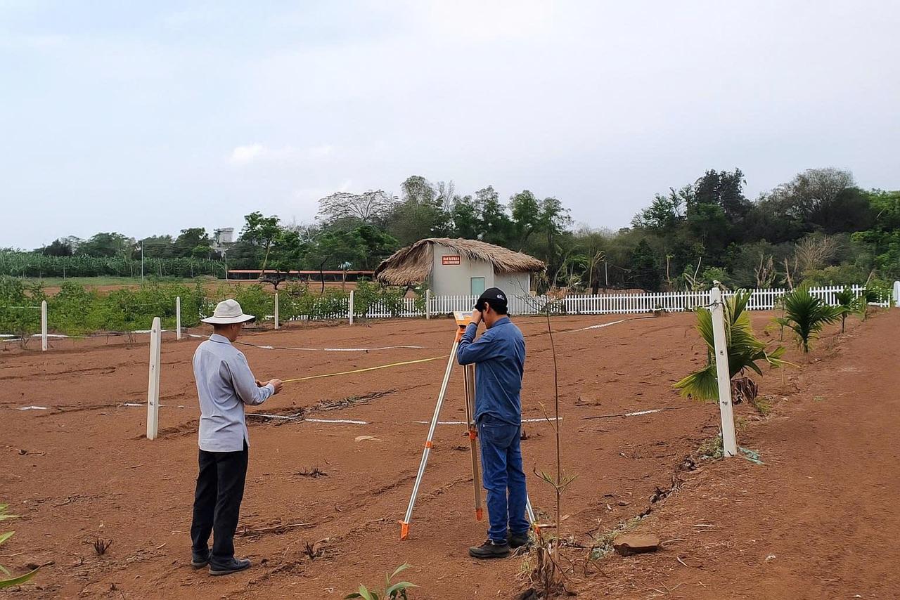 Thửa đất 200m2, nay muốn chuyển mục đích sử dụng 100m2 sang đất ở để xây nhà, cán bộ địa phương không tiếp nhận: Bộ Nông nghiệp và Môi trường nói gì? - Ảnh 1