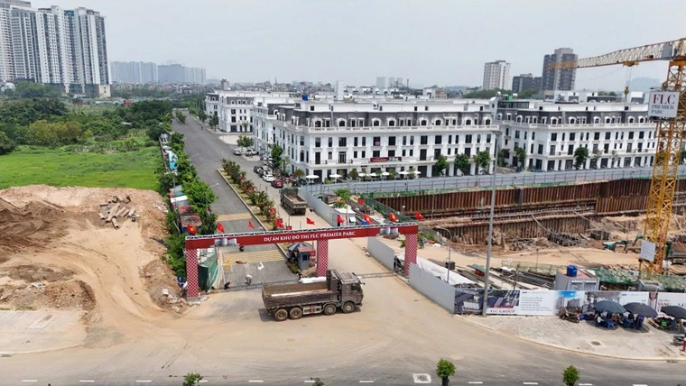 Dù đã có biệt thự 2.000m2 tại Mỹ, nhà phố cổ nhưng Bằng Kiều vẫn “tất tay” mua một lúc 3 căn chung cư Hà Nội, tên chủ đầu tư càng khiến nhiều người ngỡ ngàng - Ảnh 5