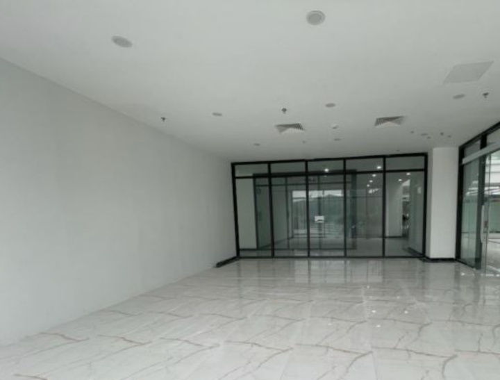 Shophouse chân đế chung cư ế ẩm, nhiều chủ ồ ạt rao bán - Ảnh 1
