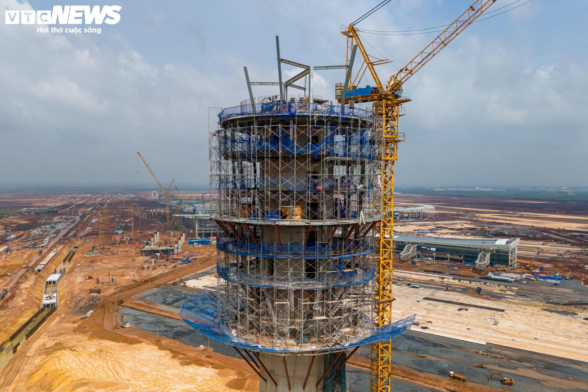 Cận cảnh tháp không lưu cao nhất Việt Nam đang tăng tốc về đích - Ảnh 4