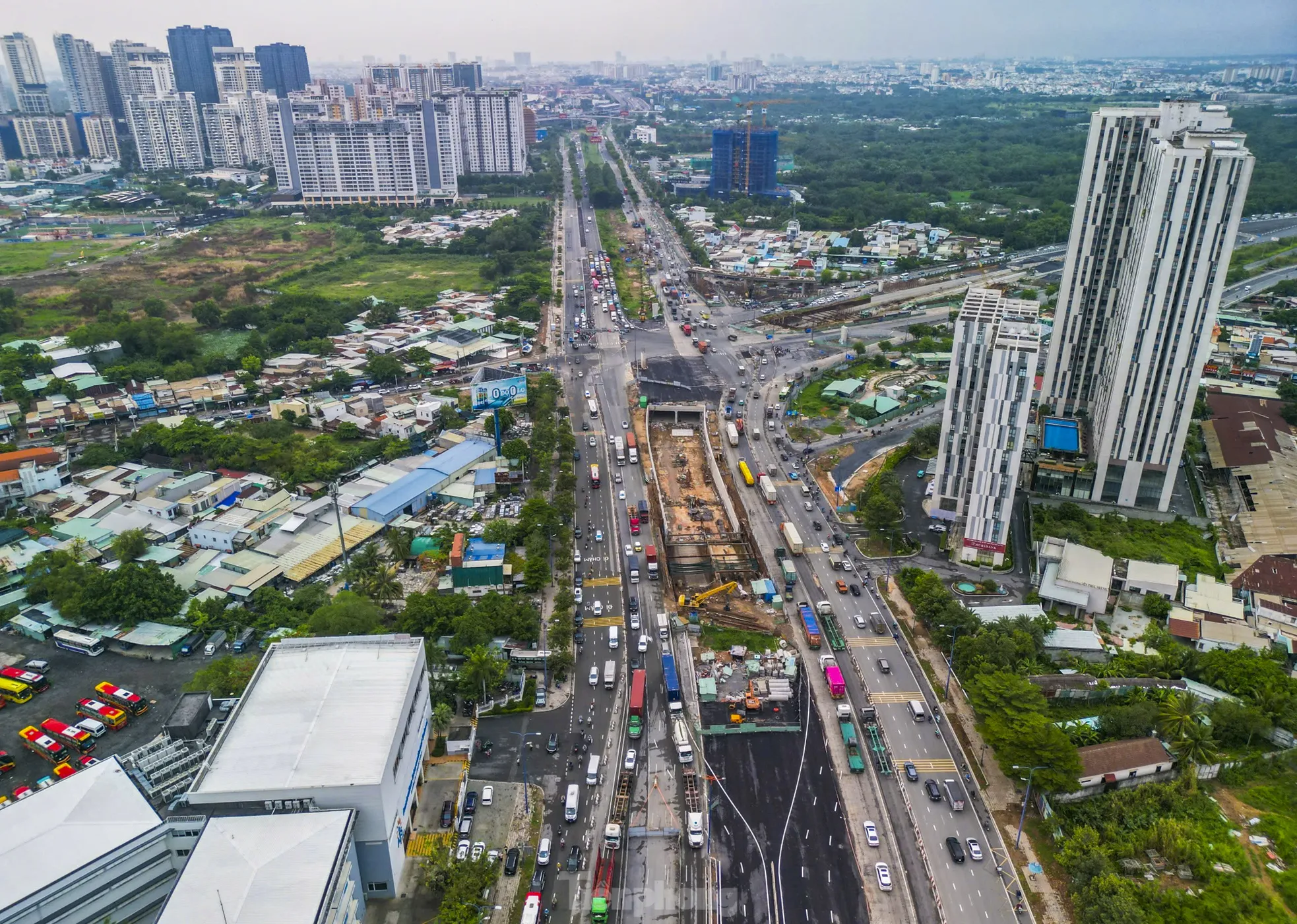 Cận cảnh hầm chui ở nút giao lớn nhất TPHCM trước ngày thông xe - Ảnh 7