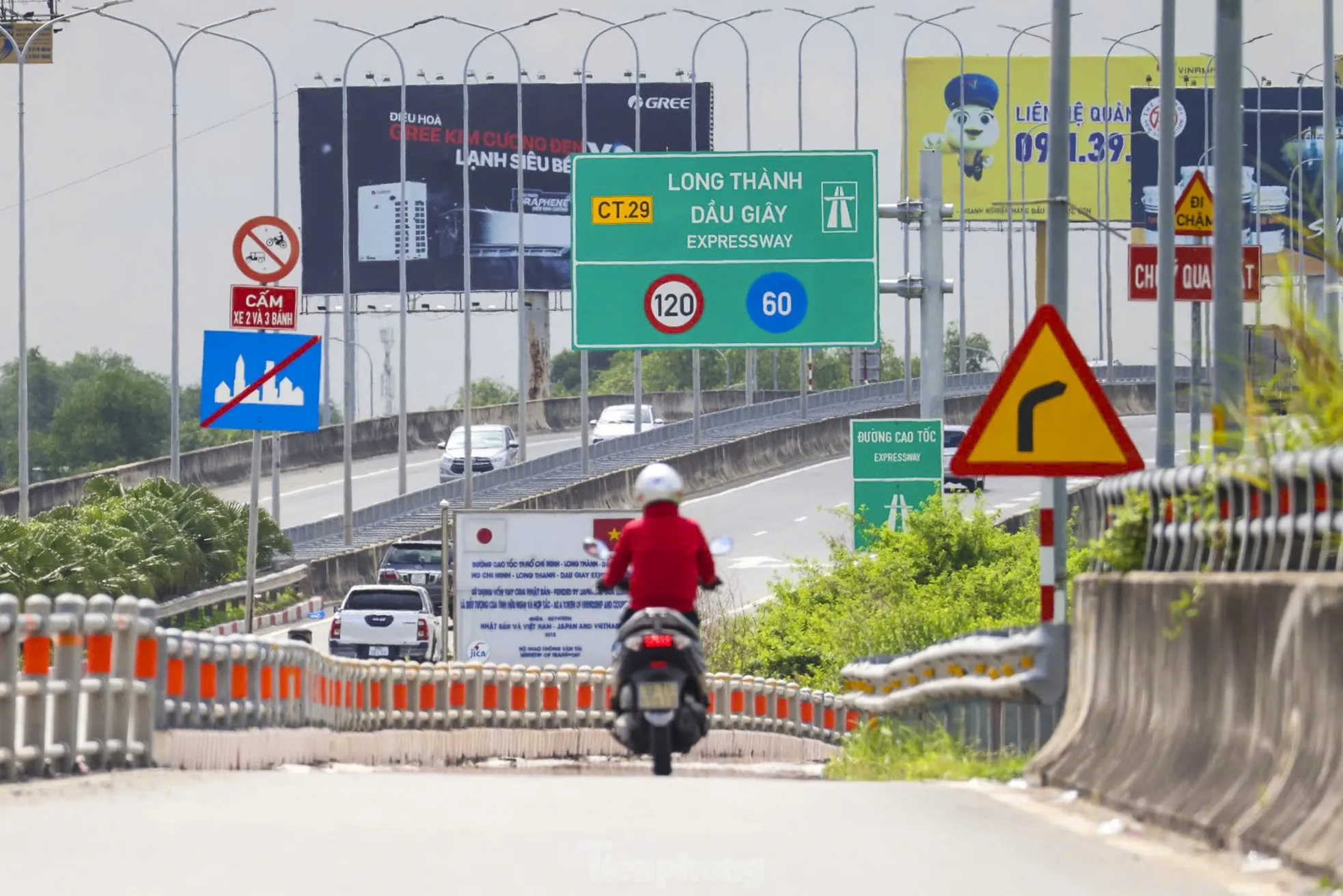 Cận cảnh tuyến cao tốc TPHCM-Long Thành-Dầu Giây sắp mở rộng lên 8 làn xe - Ảnh 9