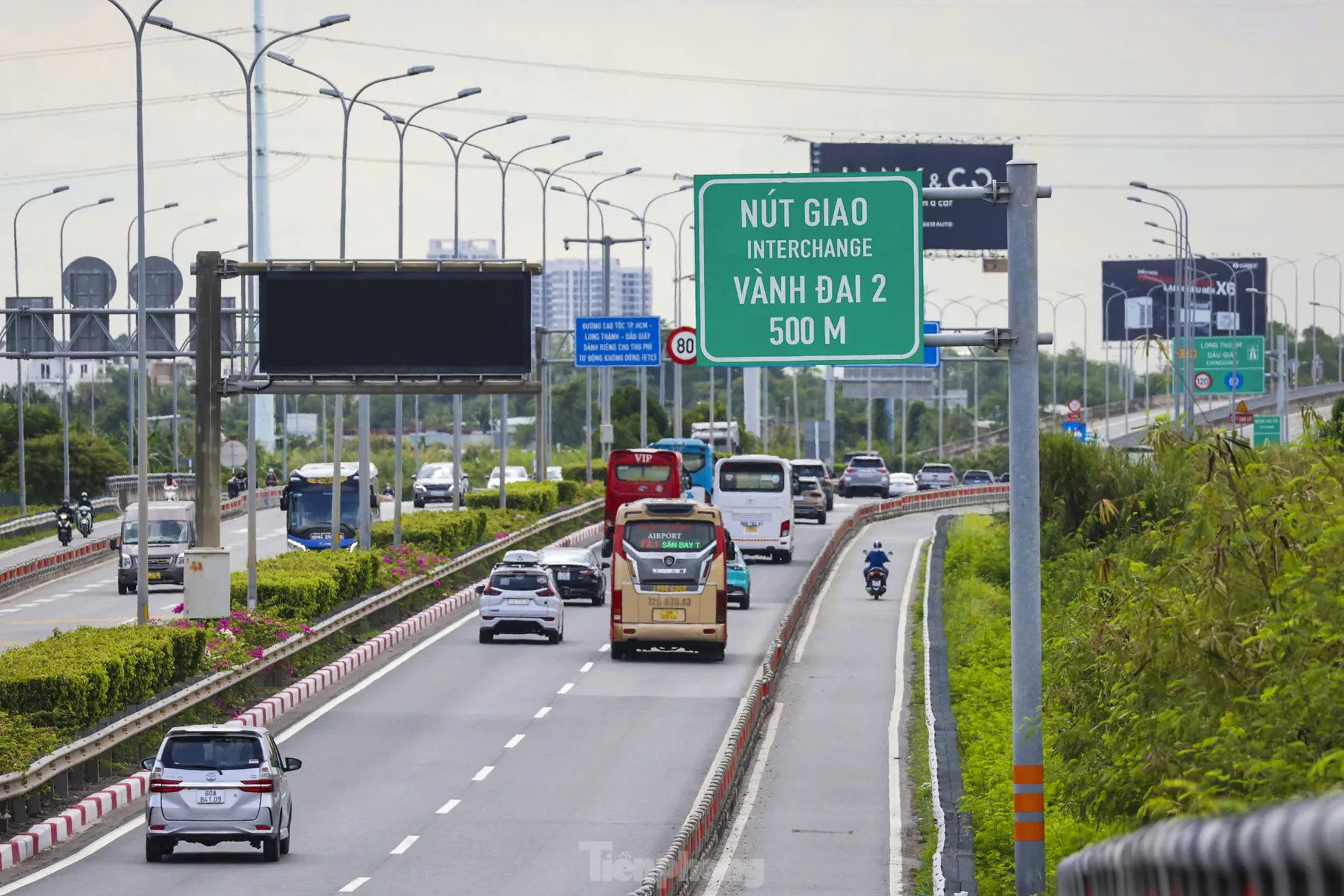 Cận cảnh tuyến cao tốc TPHCM-Long Thành-Dầu Giây sắp mở rộng lên 8 làn xe - Ảnh 4