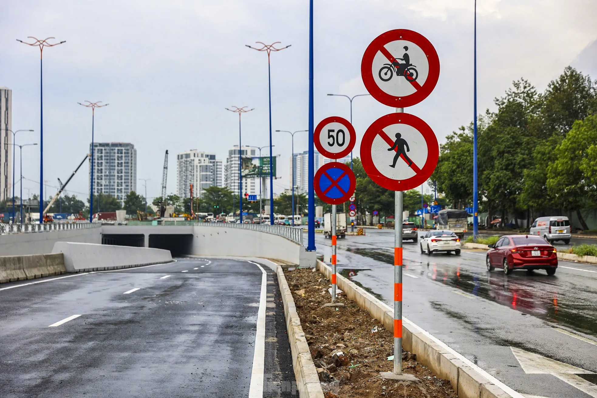 Cận cảnh hầm chui ở nút giao lớn nhất TPHCM trước ngày thông xe - Ảnh 5