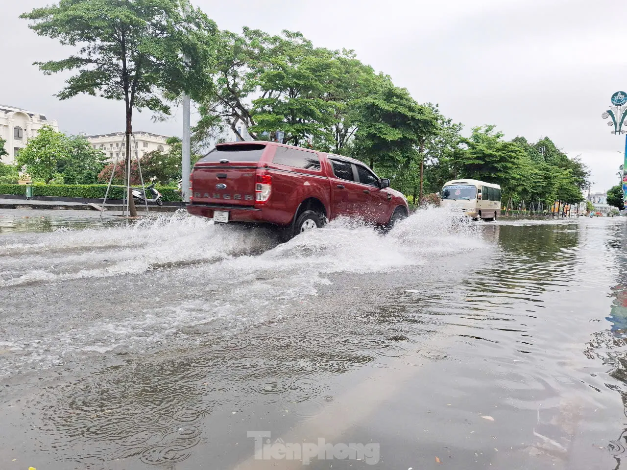 Thành phố Bắc Giang chìm trong 'biển nước' - Ảnh 2