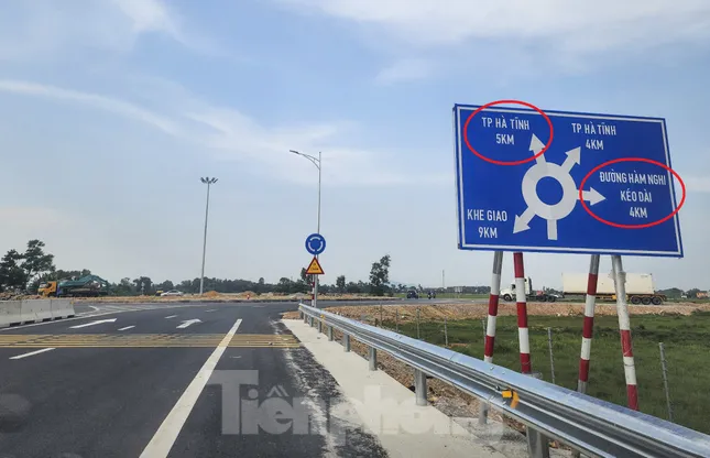 Khó hiểu biển báo địa danh ‘lạ’ trên cao tốc Hà Tĩnh - Ảnh 3