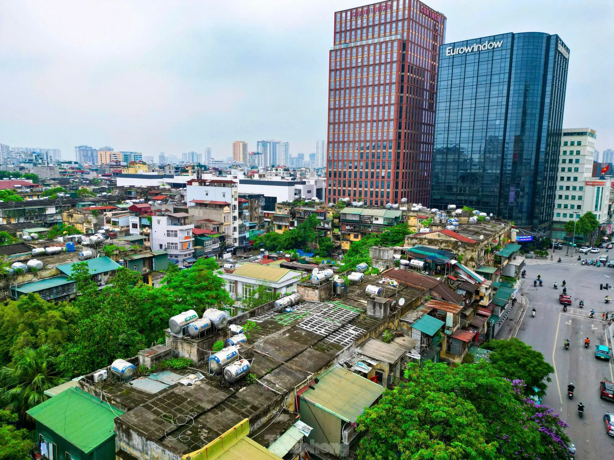 Hình ảnh đối lập giữa chung cư mới và cũ ở Hà Nội - Ảnh 2