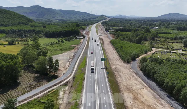 Khó hiểu biển báo địa danh ‘lạ’ trên cao tốc Hà Tĩnh - Ảnh 2
