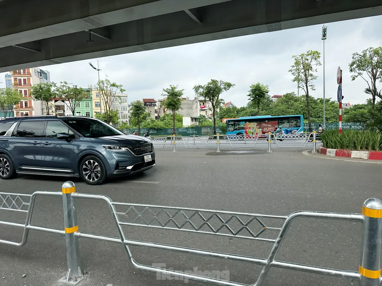 Hà Nội: Điều chỉnh cho ô tô được đi tất cả các làn đường Phạm Văn Đồng - Ảnh 4