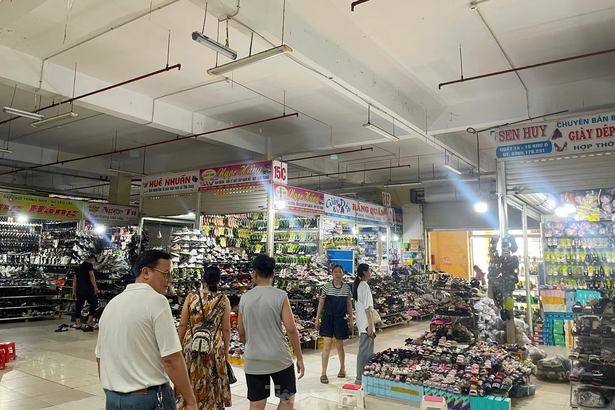 Chợ Vinh 'sáng đèn' sau hơn 1 tuần tiểu thương đồng loạt đóng cửa - Ảnh 5