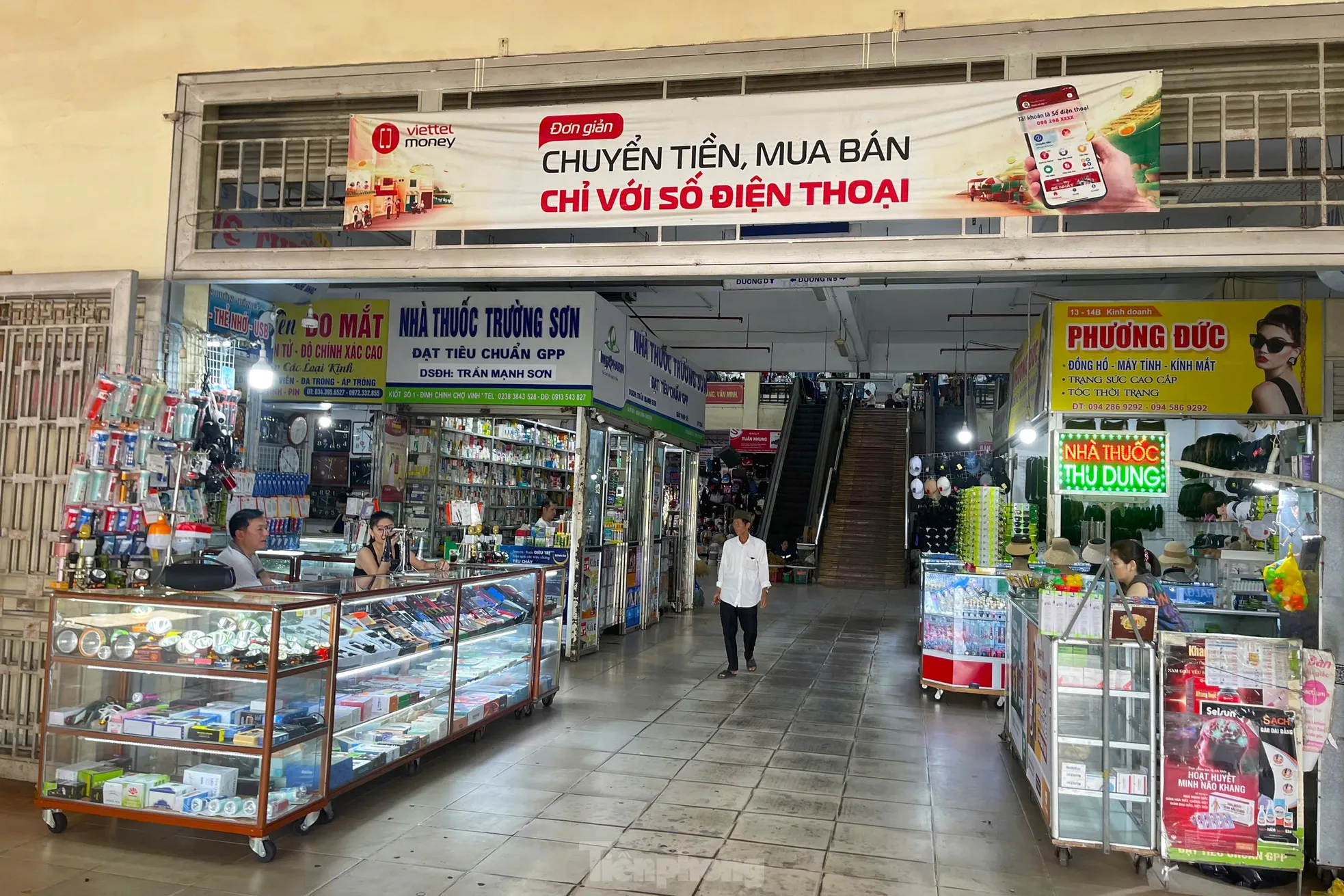 Chợ Vinh 'sáng đèn' sau hơn 1 tuần tiểu thương đồng loạt đóng cửa - Ảnh 7