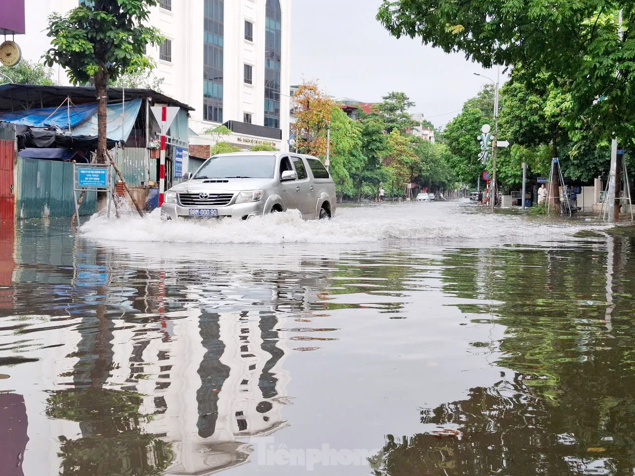 Thành phố Bắc Giang chìm trong 'biển nước' - Ảnh 5