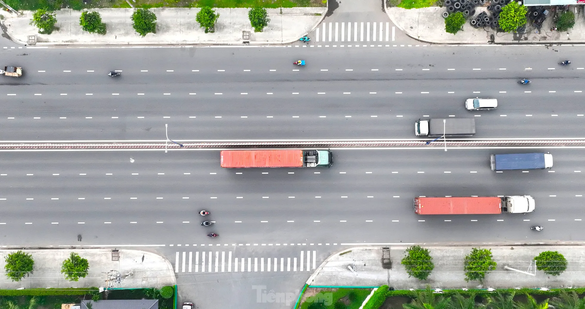 Nhìn từ trên cao 3 đường liên kết nhau được nâng cấp lên 6 làn xe ở Bình Dương - Ảnh 2